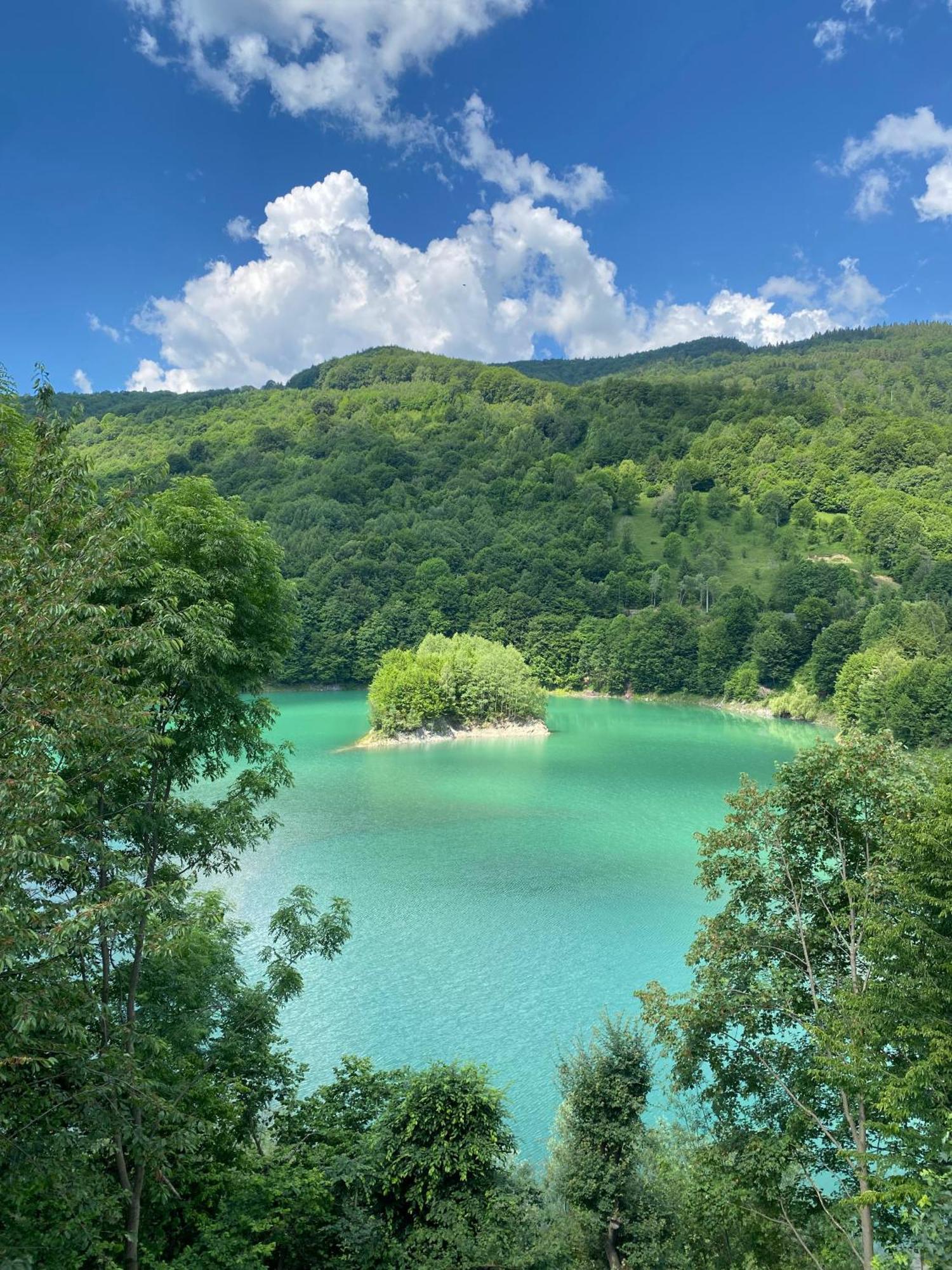 Utopia Lake View Tesila Luaran gambar
